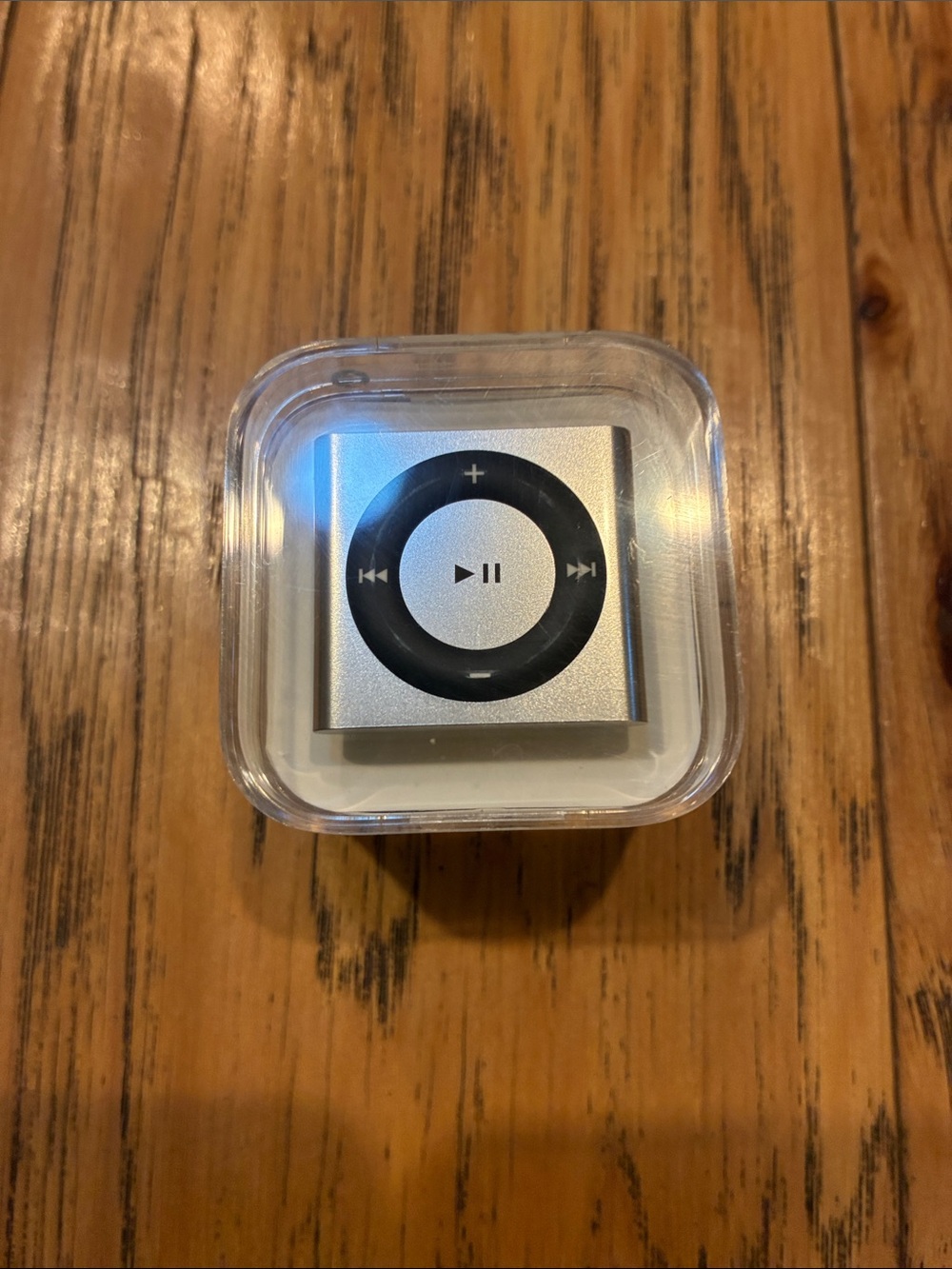 Apple Silver and Black Clip-Style iPod Shuffle 2 GB